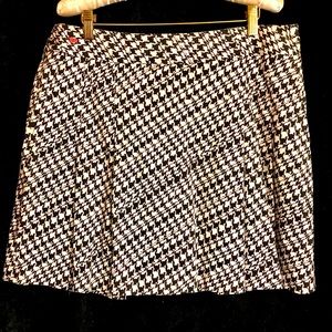 Lizgolf 🏌️‍♀️ 14  black and white herringbone pattern.